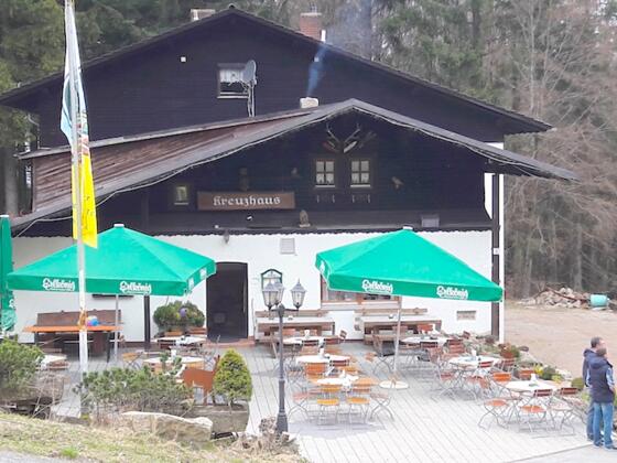 Kreuzhaus mit Terrasse