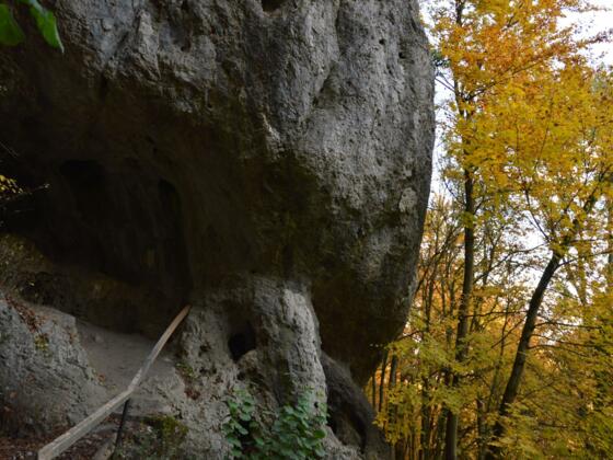Neideckgrotte oberhalb der Burgruine Neideck im Wiesenttal