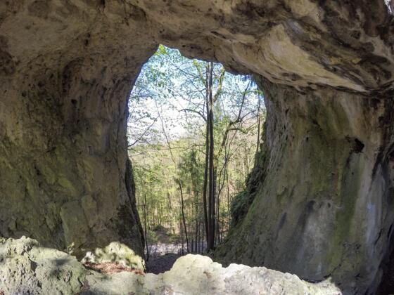 Die Durchgangshöhle "Schwingbogen"