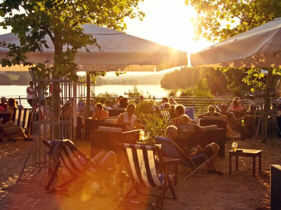 Strandhaus Sand und Sofa