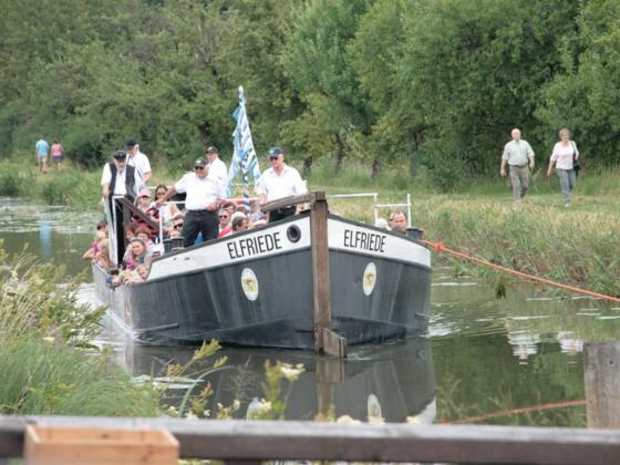Ludwig-Donau-Main-Kanal mit Treidelschiff &quot;Elfriede&quot;