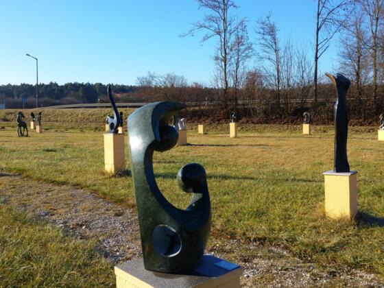 Skulpturen bei Into Africa