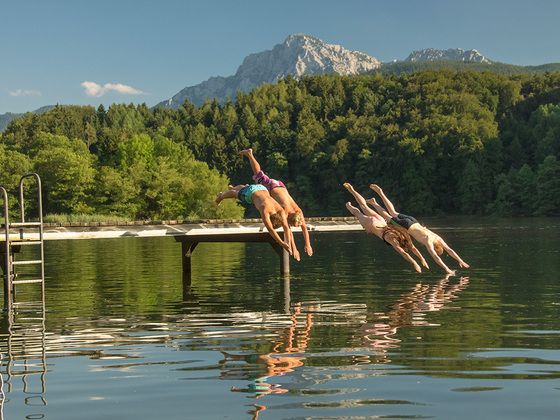 Sprung in einen der wärmsten Seen Bayerns