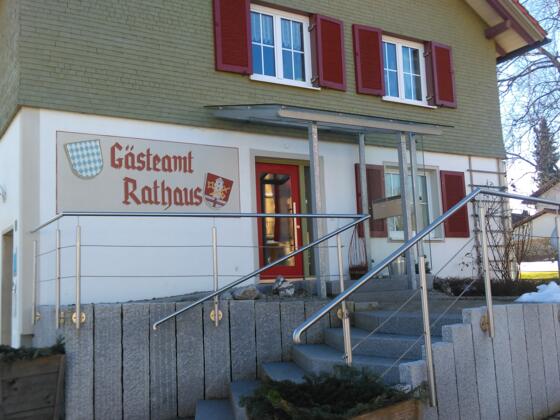 Gästeamt und Rathaus Maierhöfen