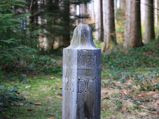 der Greinzstein von 1738 ist im Original erhalten