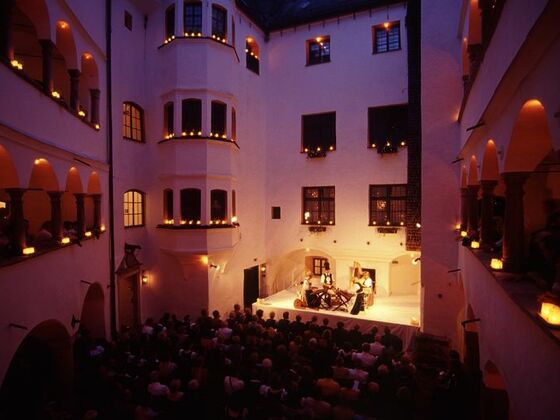 Theater im Schloss Amerang.