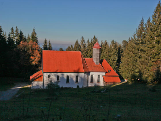 Wallfahrtskirche Maria Trost bei Nesselwang im Abendlicht