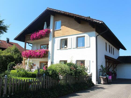 Haus im Sommer (1)