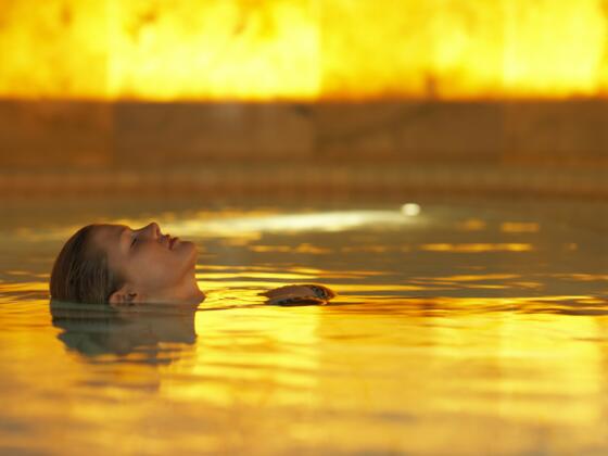THERME BaWö_Schweben im Solebecken