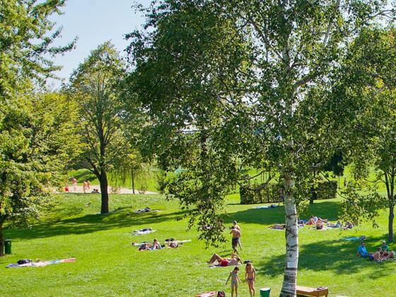 Beachvolleyballplatz im Freibad
