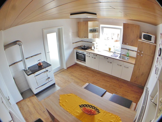 Wohnküche für 6 Personen mit Holzofen