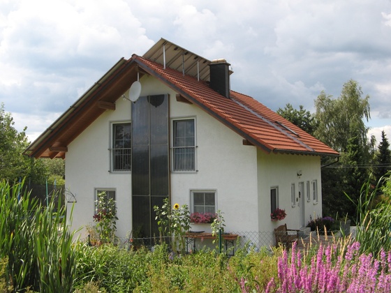 Idyllisch gelegen, abseits von der Straße kann man im Garten den Tag genießen