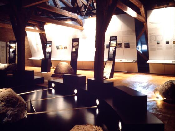 Rieskrater-Museum mit geologischem Lehrgarten