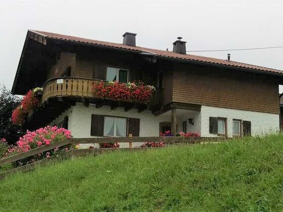 Aussenansicht Gaestehaus Mayr