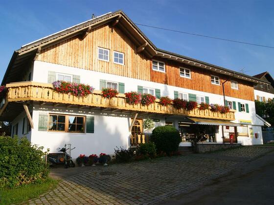 Haus Megele im Sommer