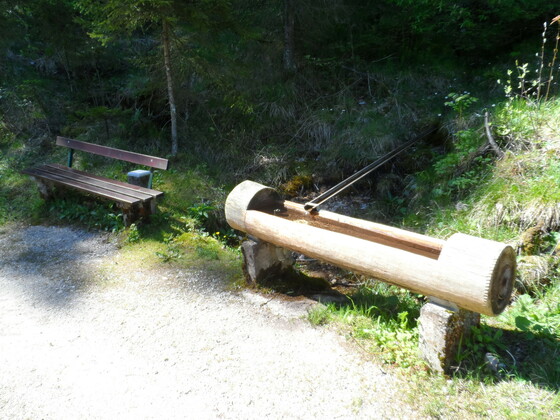 Gemütlicher Rastplatz mit Quelle