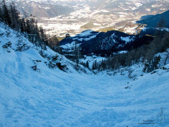 Ausreichend Schneeauflage bei der Einfahrt in den Spinnergraben.