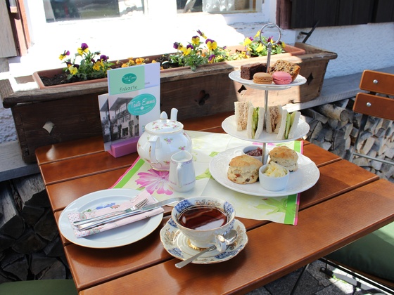 Schöne Terrasse in der Ortsmitte von Fischen