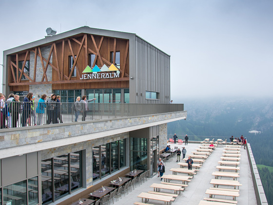 Bar, Restaurant und ausgewählte Feinkost
