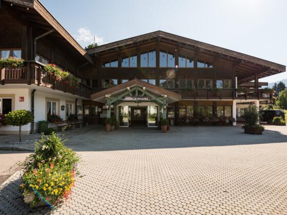 Haupteingang Haus des Gastes Obermaiselstein