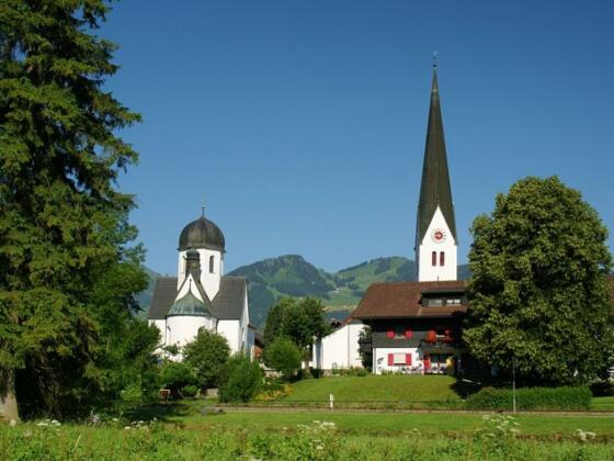 pfarrkirche-und-frauenkapelle-800x600
