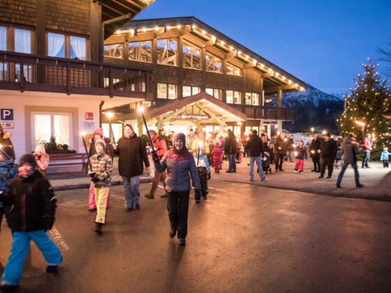 Spannende und spaßige Kinderfackelwanderung in Obermaiselstein
