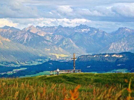Herbstwandern am Ofterschwanger Horn mit Blick auf die Allgäuer Alpen