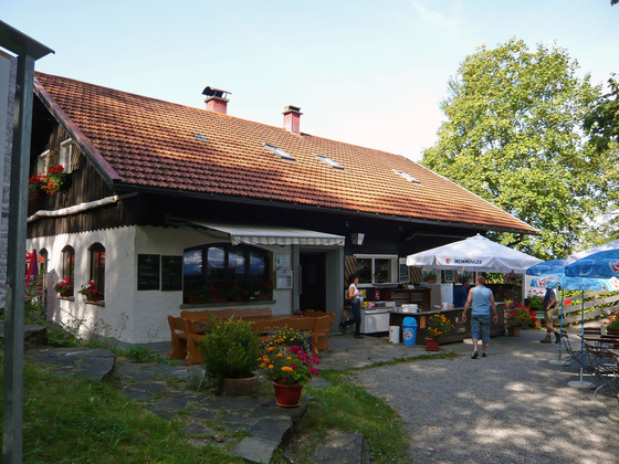 Blick auf die Burggaststätte Alttrauchburg