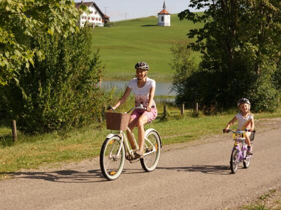 Radltour um den Bannwaldsee, Radler am Hegratsriedsee