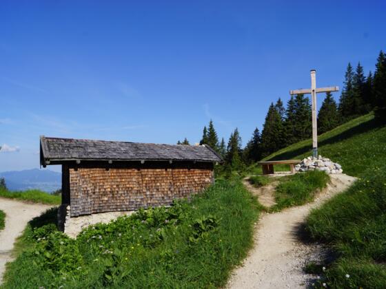 Kreuz, mit Hütte