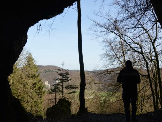 Abstecher vom Trail mit Blick aus den Felsen zur Neideck