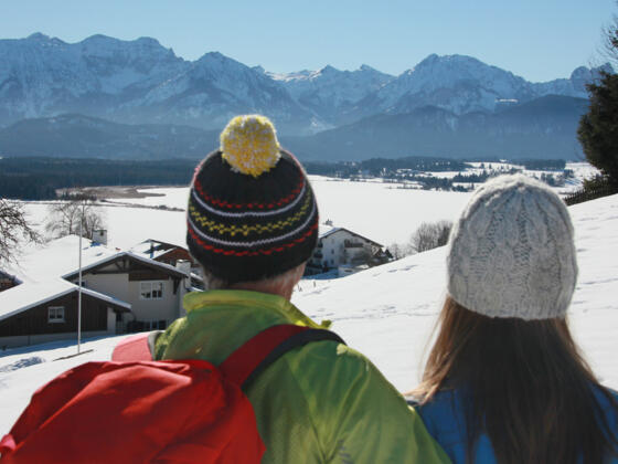 Blick auf Hopfen und den Hopfensee