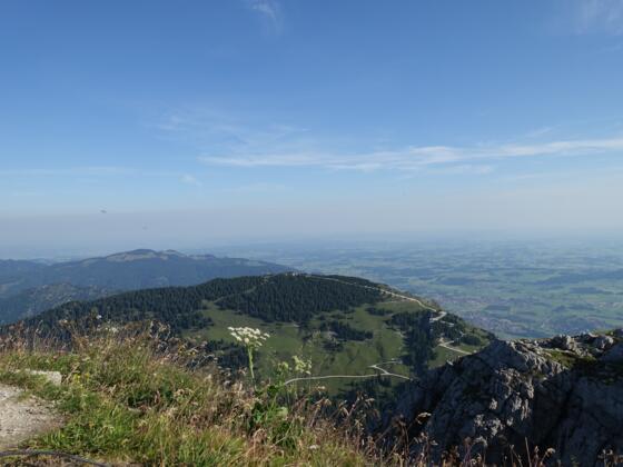 Blick vom Aggenstein auf den Breitenberg und das Voralpenland