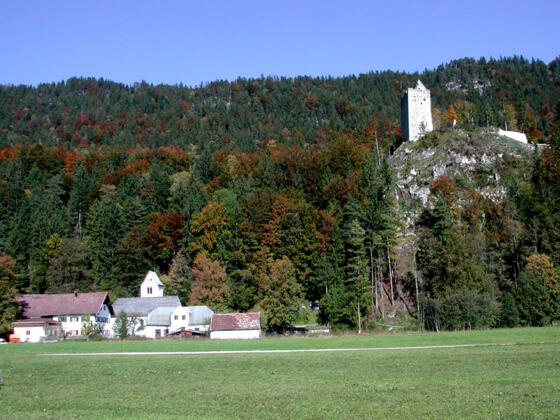 Der Ortsteil St. Anna mit Kirche und Ruine Vilsegg.