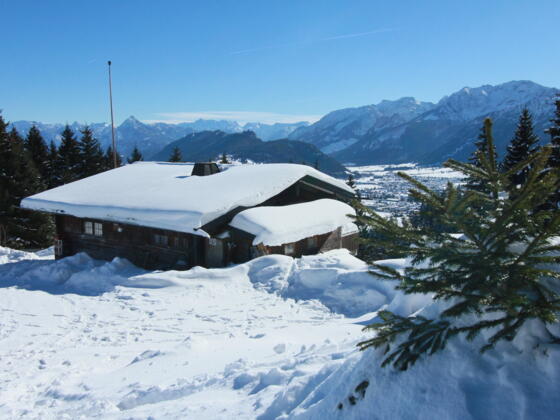 Die Hündeleskopfhütte im Winter