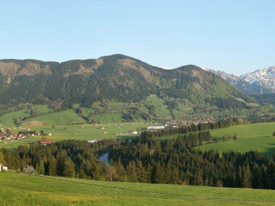 Blick auf Eschenberg, Geißbichl und die Gemeinde Halblech