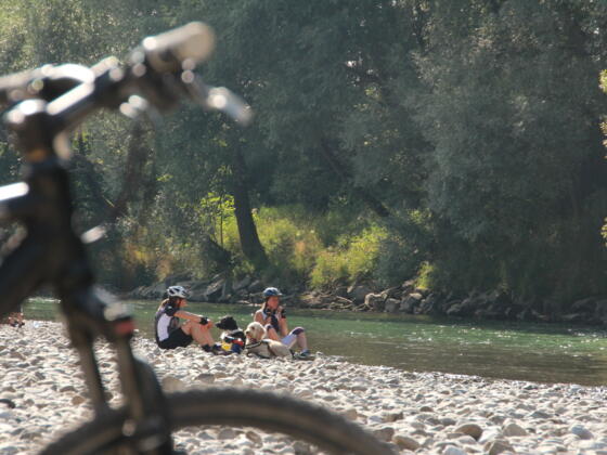 Radler-Rast am Ufer der Iller