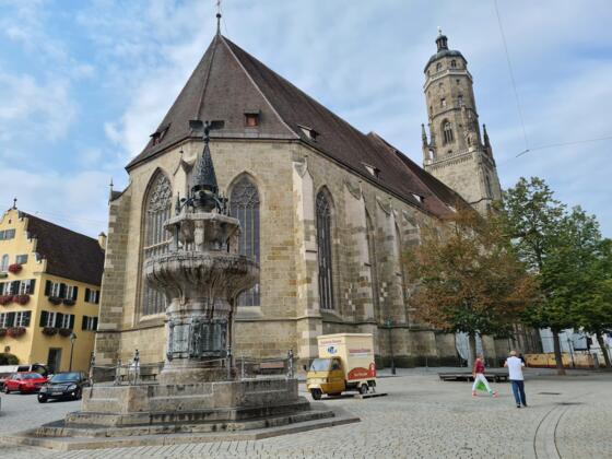 Schleifenroute - Nördlingen St. Georg mit Brunnen