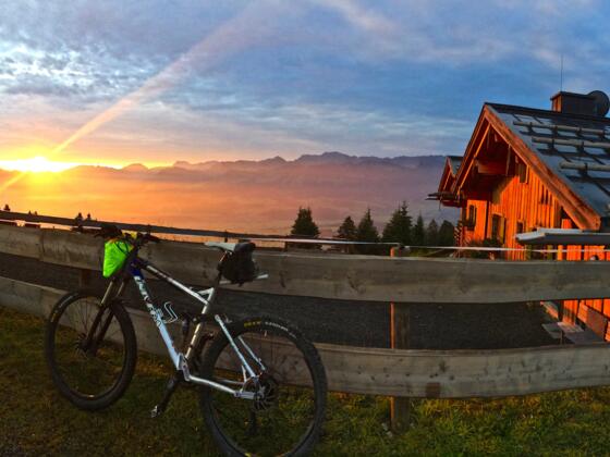 Sonnenaufgang an der Weltcup-Hütte