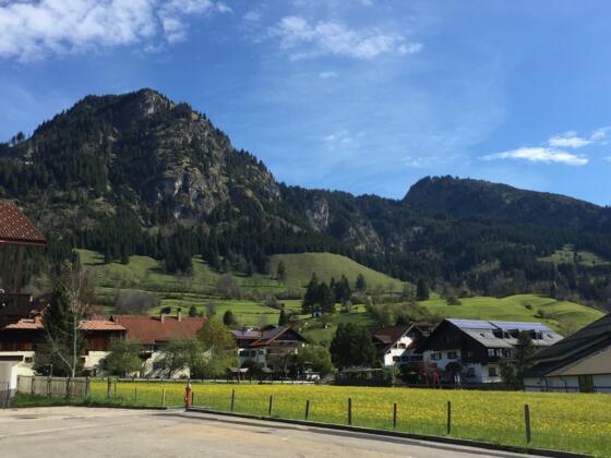Hirschberg von Bad Hindelang aus gesehen, die Aufstiegsroute verläuft rechtsherum, der Abstieg nach links