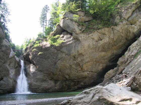 Felswand mit Großem Wasserfall
