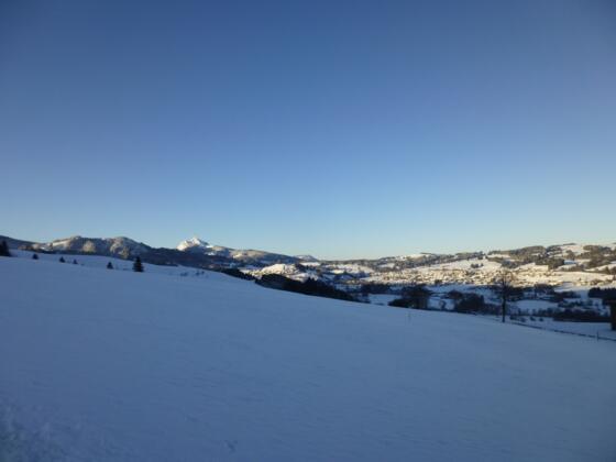 Blick vom Startpunkt über Wertach zum Grünten