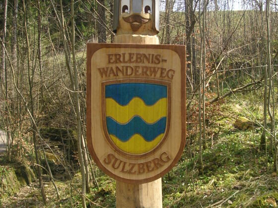 Heinrichfigur auf dem Weg