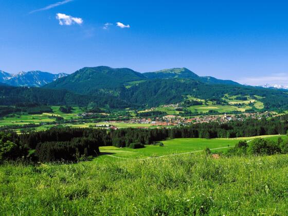 Panoramablick auf Wertach und das Voralpenland
