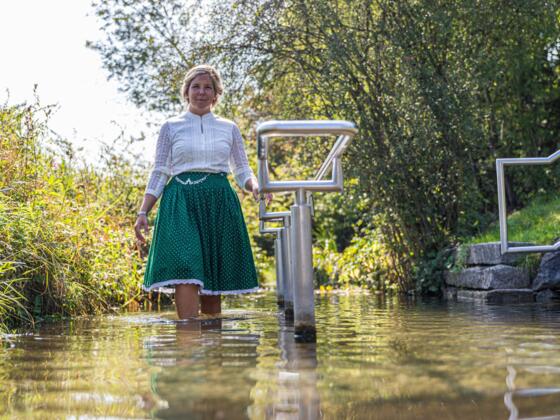 Wassertreten im Holzbach