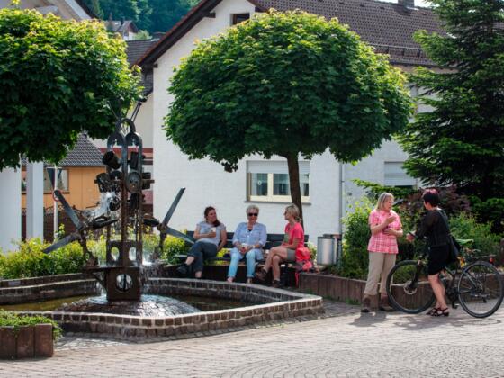 Schneiderbrunnen am Rathaus von Mespelbrunn