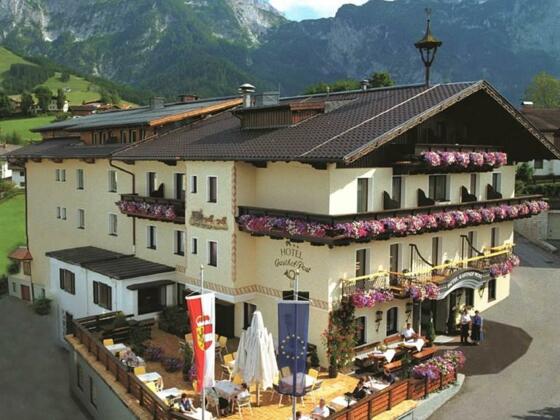 Hotel_Post_Abtenau_Vorderansicht1