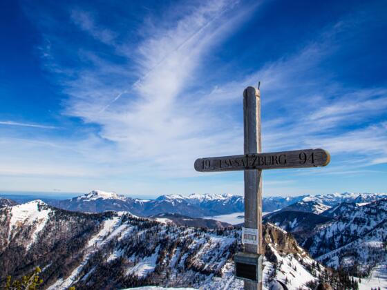 Gipfelkreuz des Gennerhorn mit Panorama.
