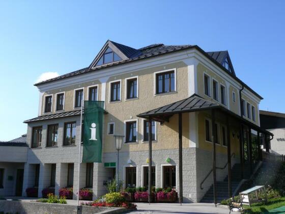 Gemeindezentrum Hof bei Salzburg
