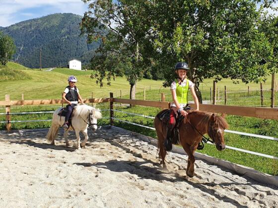 Ponyreiten am Bramsauerhof
